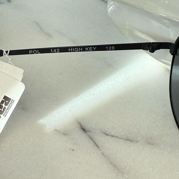 NWT QUAY High Key sunglasses